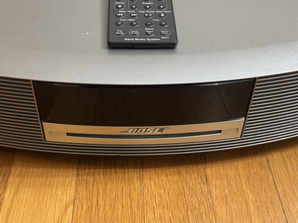 Bose Wave Music System Titanium Silver With Remote