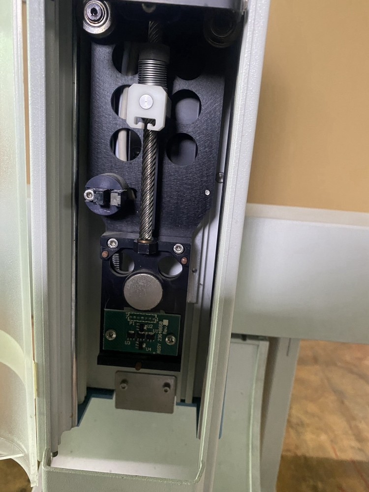 Thermo TriPlus AS Autosampler – w/ Cables, Cracked Cover Panel, Untested