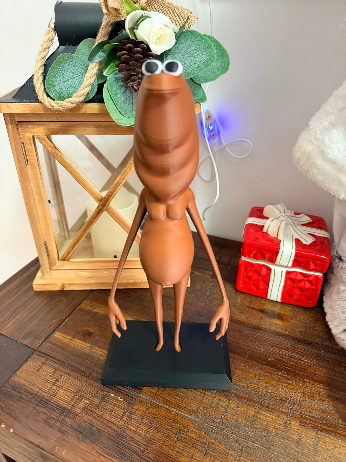 🐛 Marcus the Worm – Figurine - With Stand (Super Size)