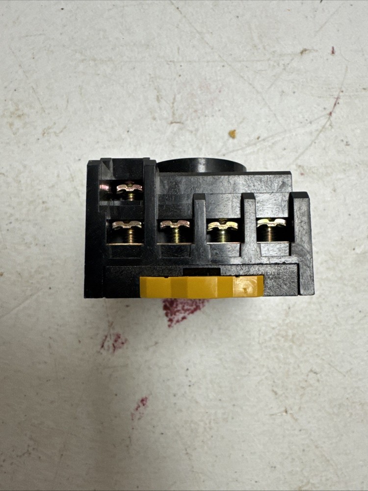 CUTLER HAMMER D3PA3 RELAY BASE - ECS