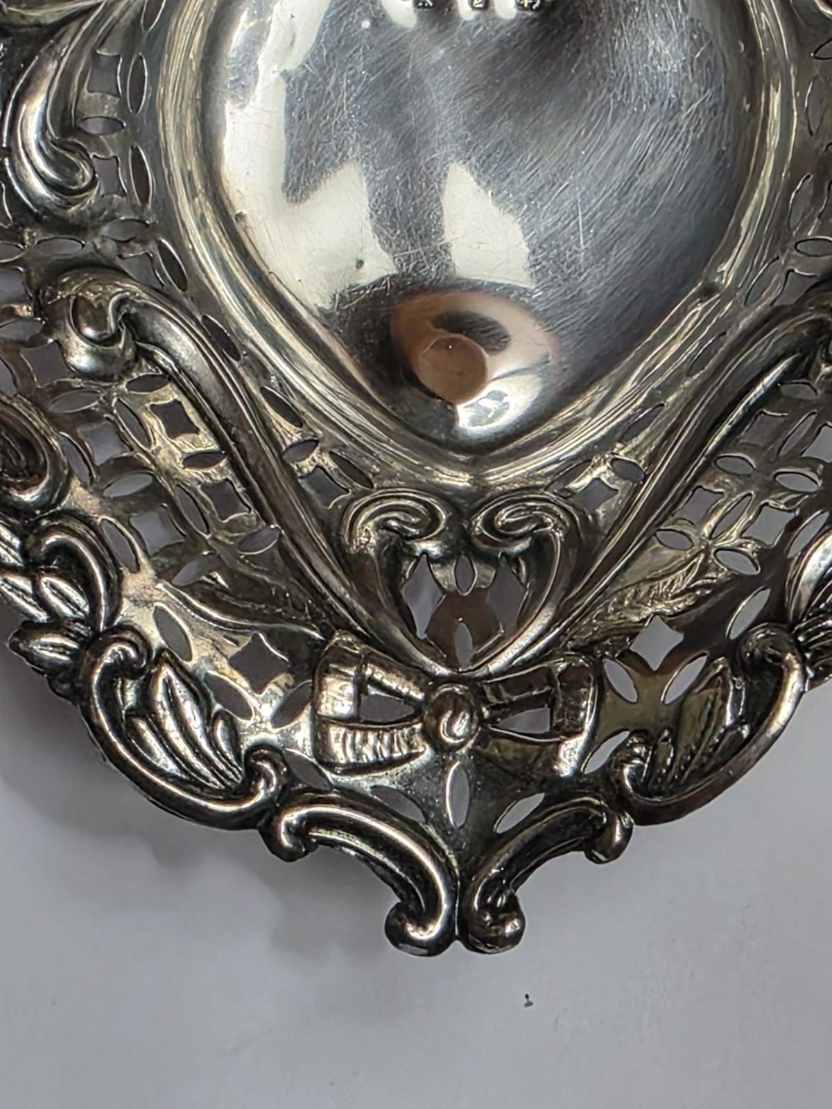 antique 1898 English sterling silver filigree heart footed bonbon dish bowl