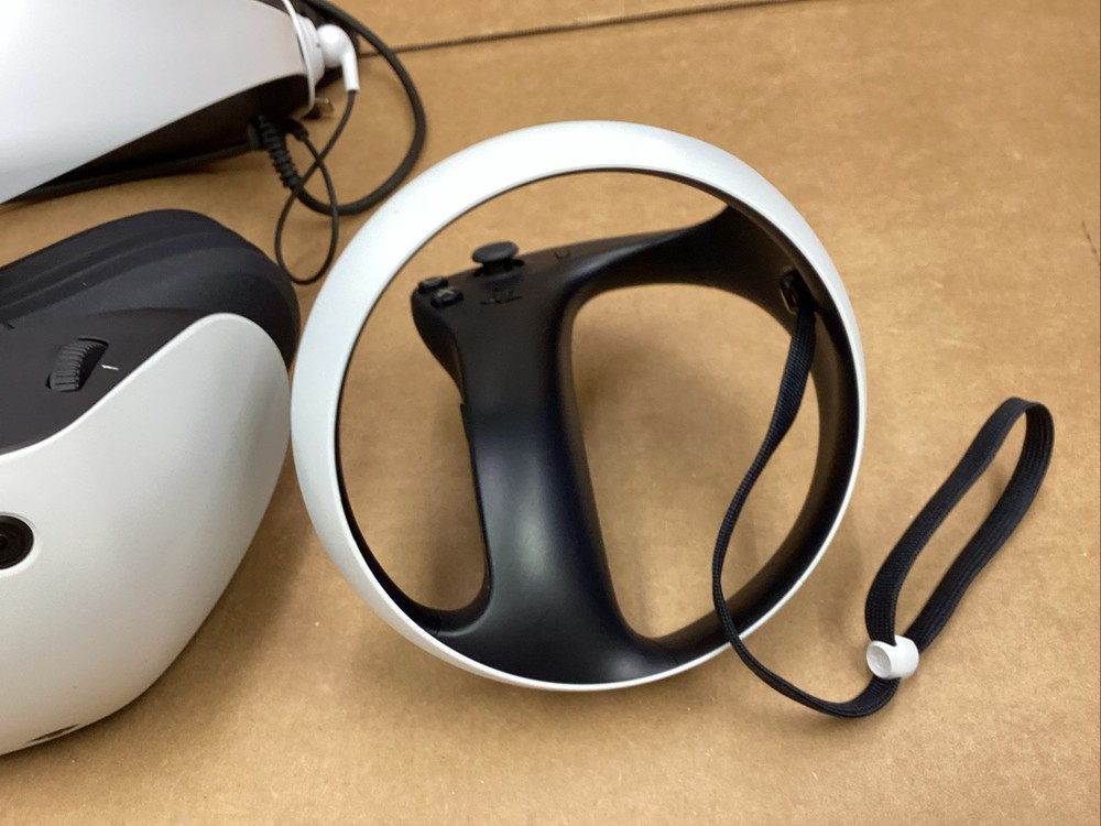 Sony PlayStation VR2 Virtual Reality Headset Bundle CFI-ZVR1