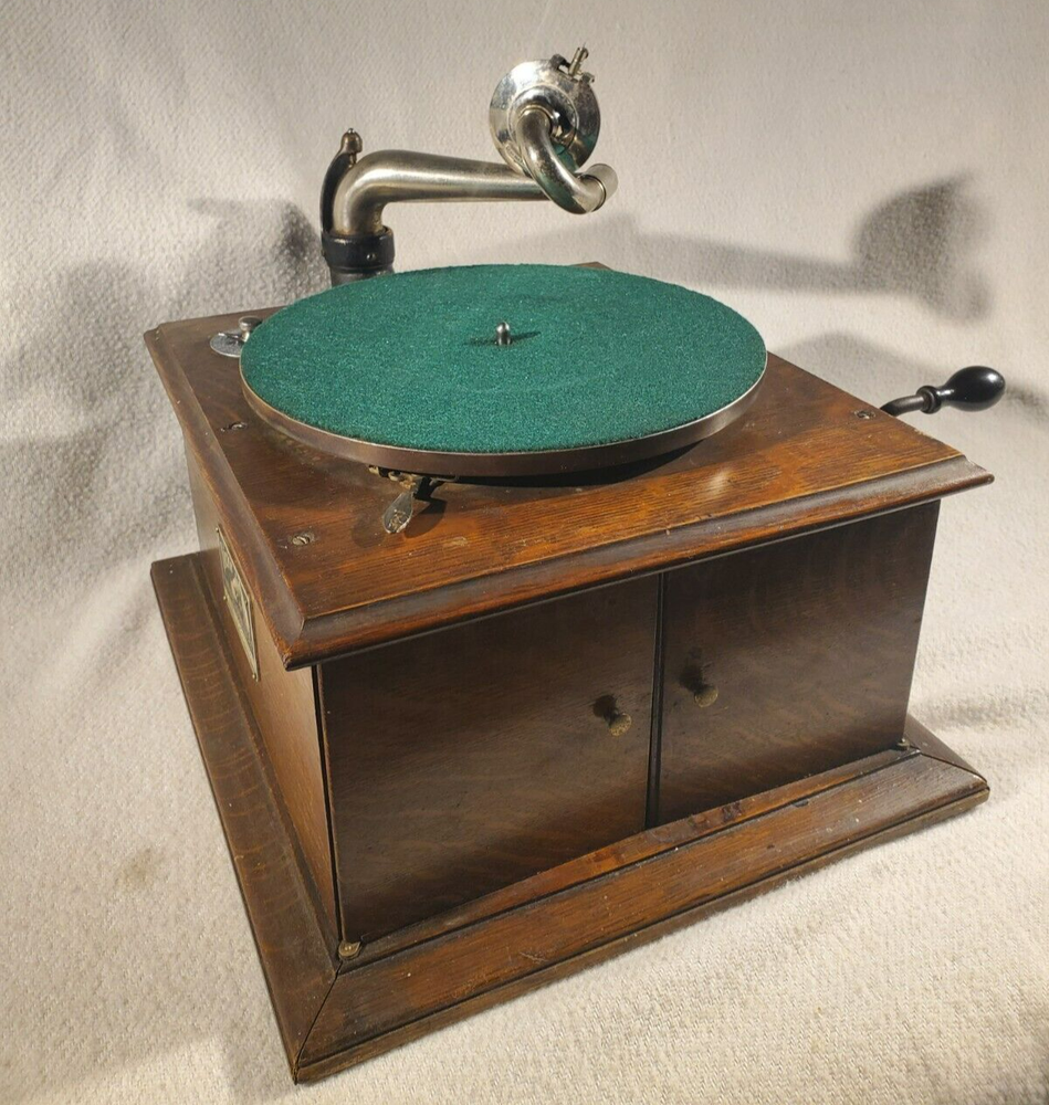 Victor Model VV IV Talking Machine Record Player Original Unrestored Condition