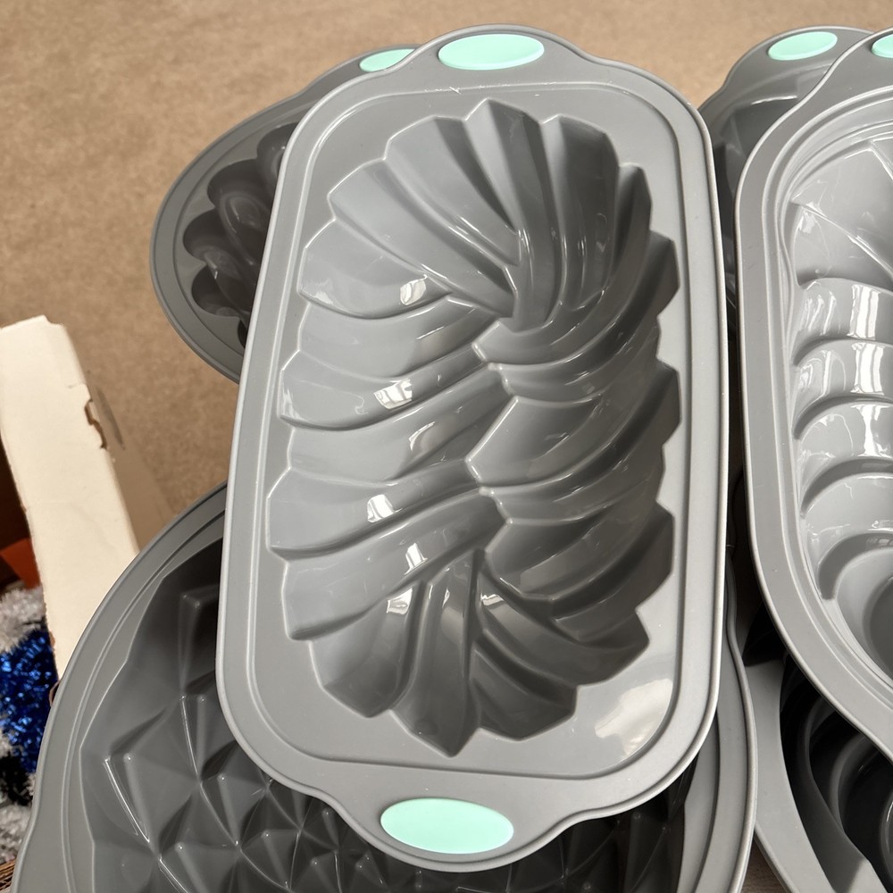 Silicone Bakeware Set - 6 Cake Molds Plus Measuring Cups & Spoons