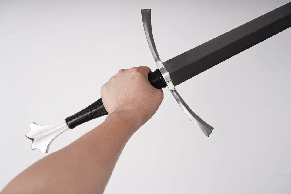 Gothic Style replica longsword with beautiful Leather Scabbard