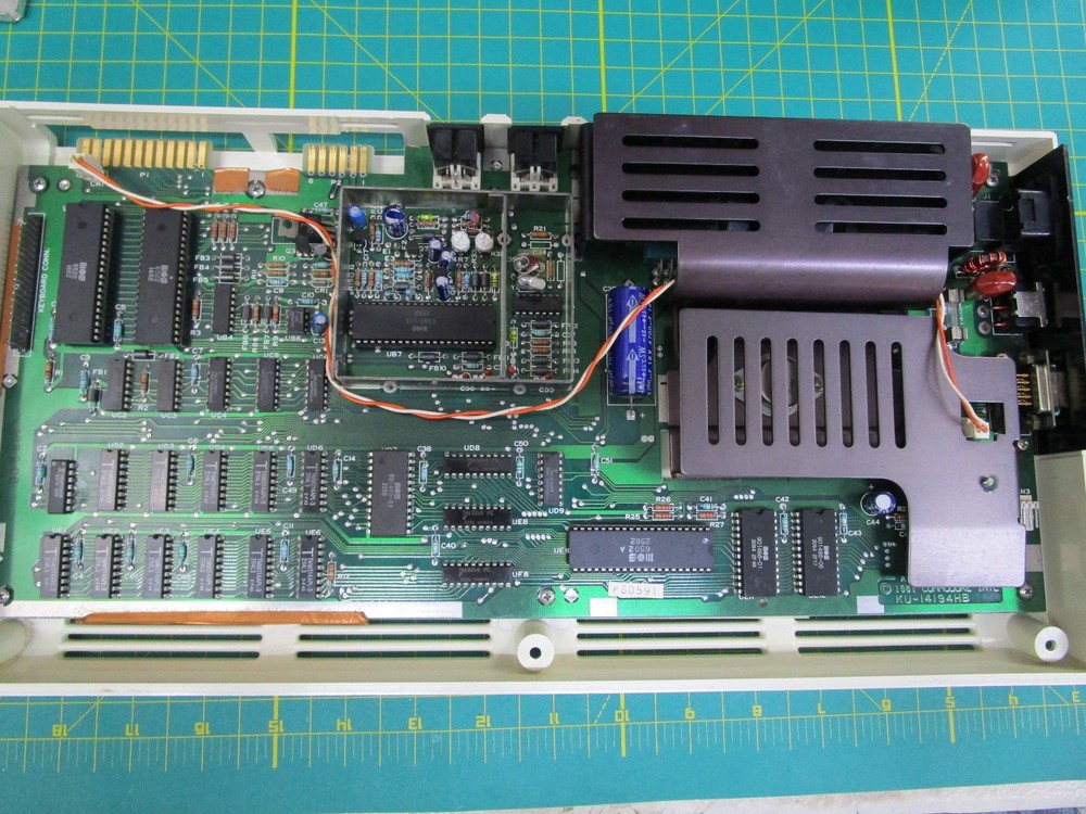 COMMODORE VIC-20 2-PIN STYLE 324003 COMPUTER TESTED AND WORKING LV8 💻