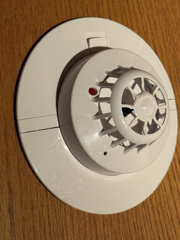 SUMMIT HEAT DETECTOR ADJUSTABLE RESPONSE SIH-200 WITH BASE