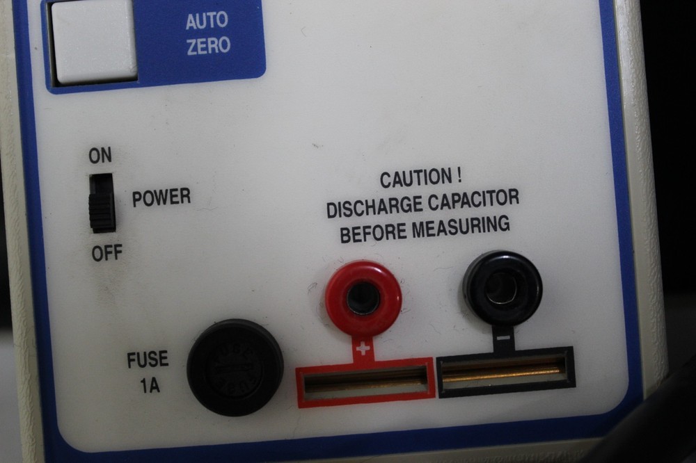 BK PRECISION Model 830A AUTORANGING CAPACITANCE METER w/ Case