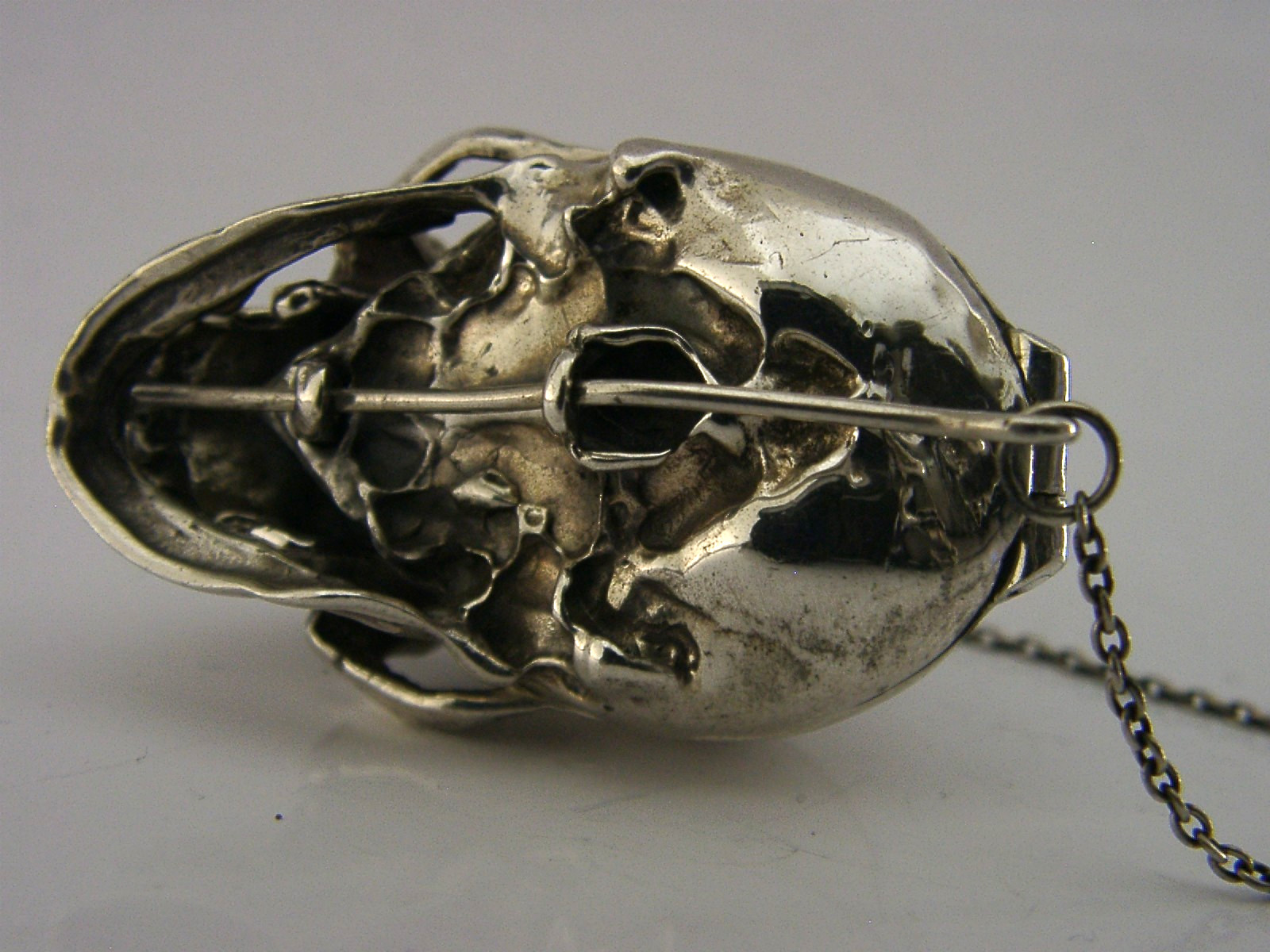HEAVY 34g NOVELTY STERLING SILVER SKULL BOX c1980