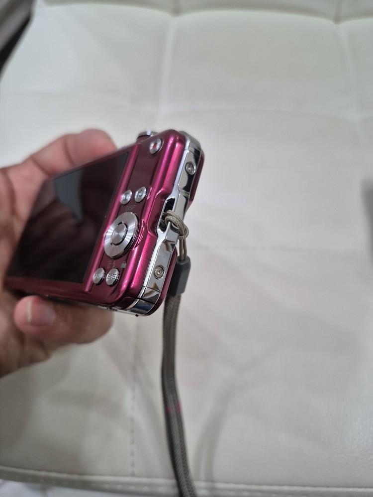 Casio Exilim EX-S10A Red Digital Camera Tested