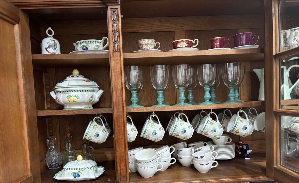 antique buffet a deux corps