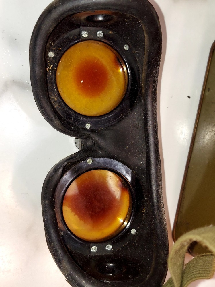 Antique WWII Goggles Variable Density With Tin & 3 Filters FAIR