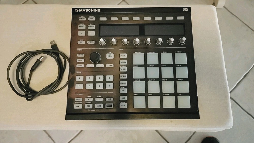 Native Instruments MASCHINE MK2 Black w/USB Cable – Power Tested Only.