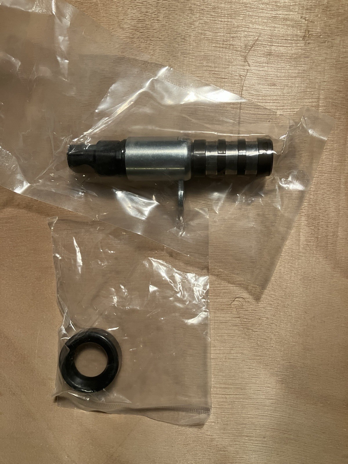 Genuine Ford Engine Variable Valve Timing (Vvt) Solenoid HL3Z-6M280-A