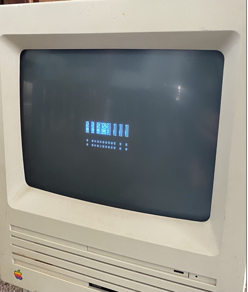 MACINTOSH SE, 1MBYTE RAM, 800K DRIVE, 20SC HARD DISK, POWERS UP, NEEDS REPAIRS