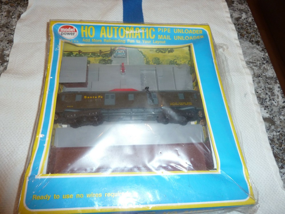 Model Power HO scale automatic pipe/mail unloader