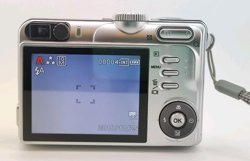Vivitar ViviCam X325 10.0MP Digital Camera - WORKING - SAME DAY DISPATCH