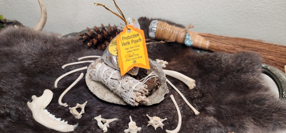 Protection Herb Pouch - Protect yourself from negativity
