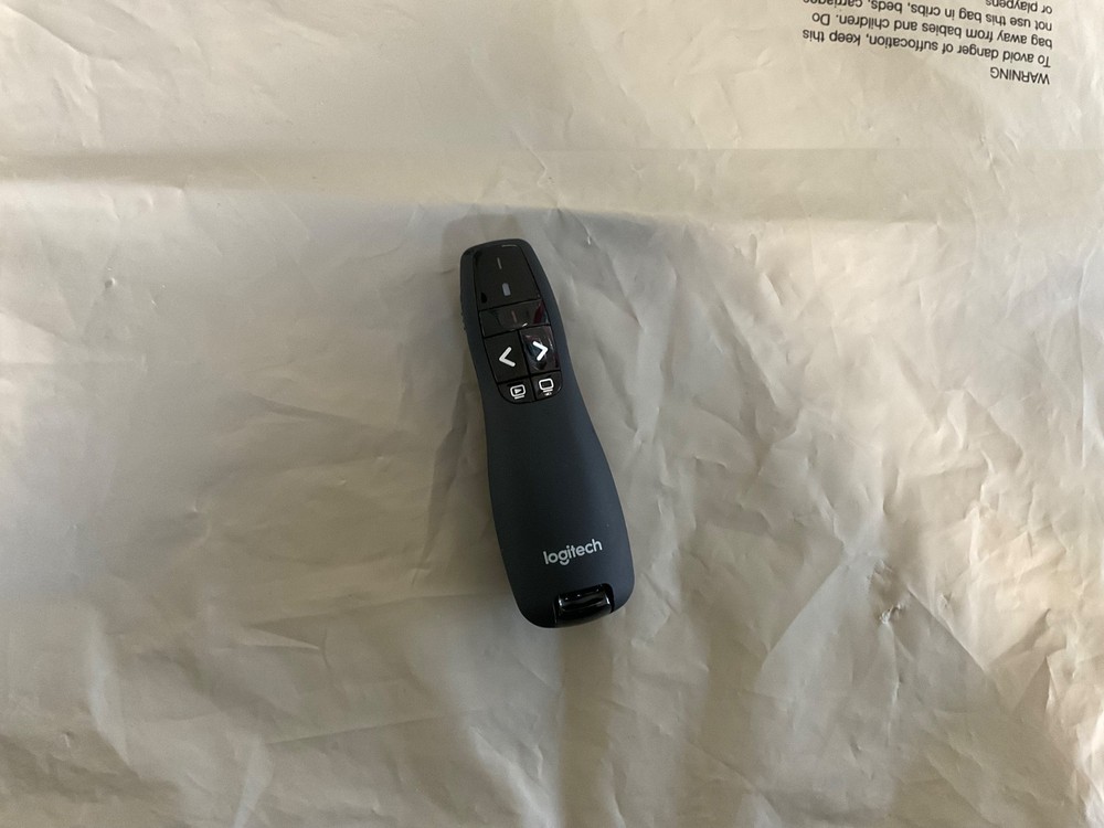 New Logitech R400 Laser Presentation Remote Control Laser Point Black