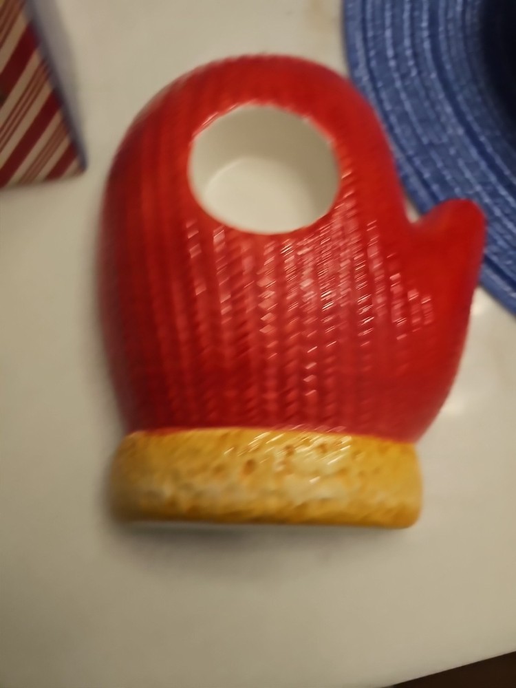 Mitten T-lite Holder