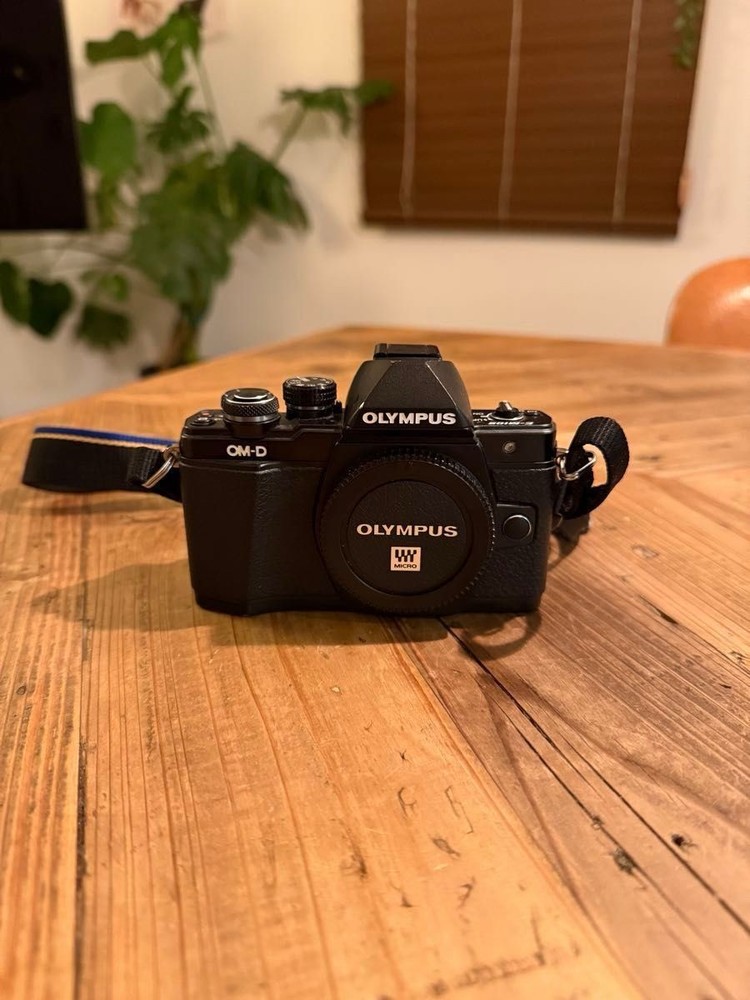 Olympus OM-D Mirrorless Camera with 2 Lenses / with Box