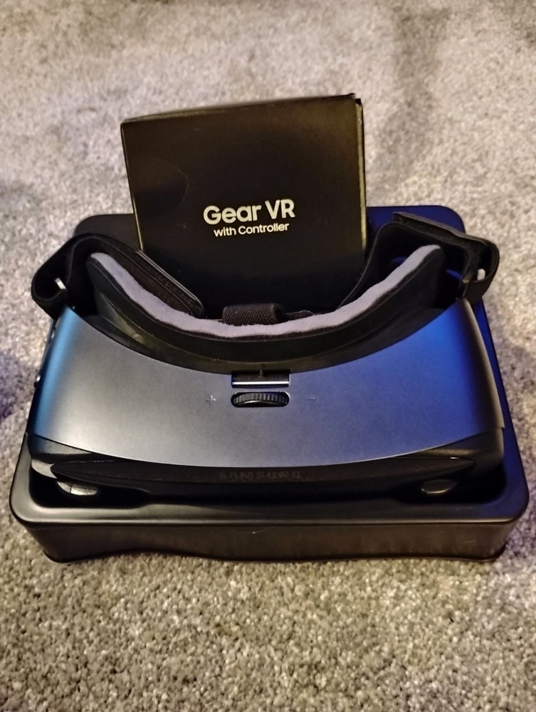Samsung Gear VR with Controller Powered By Oculus New Open Box SM-R324