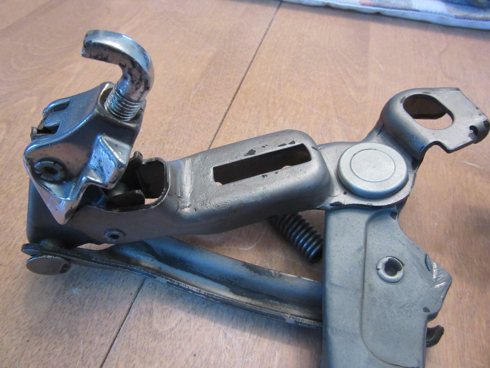 1971 -1976 GM A body convertible latches full size cars