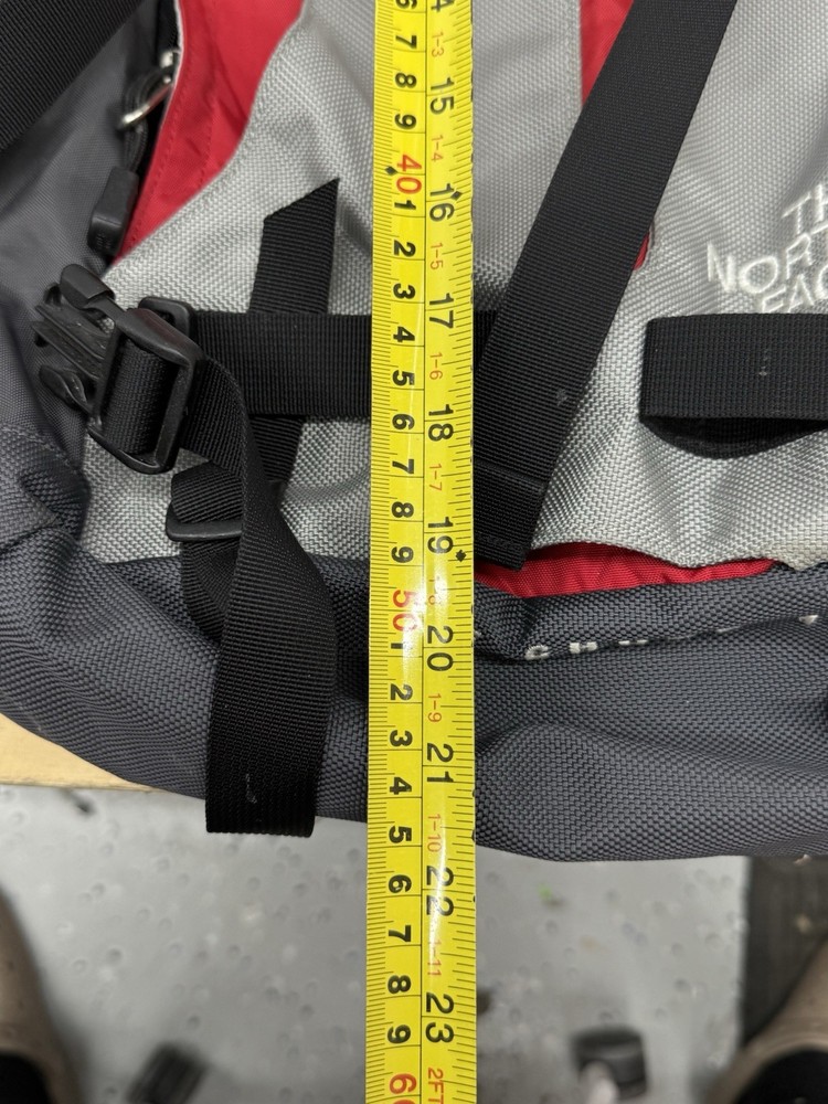 THE NORTH FACE OFF CHUTE 18 Gray & Red Hydration Backpack