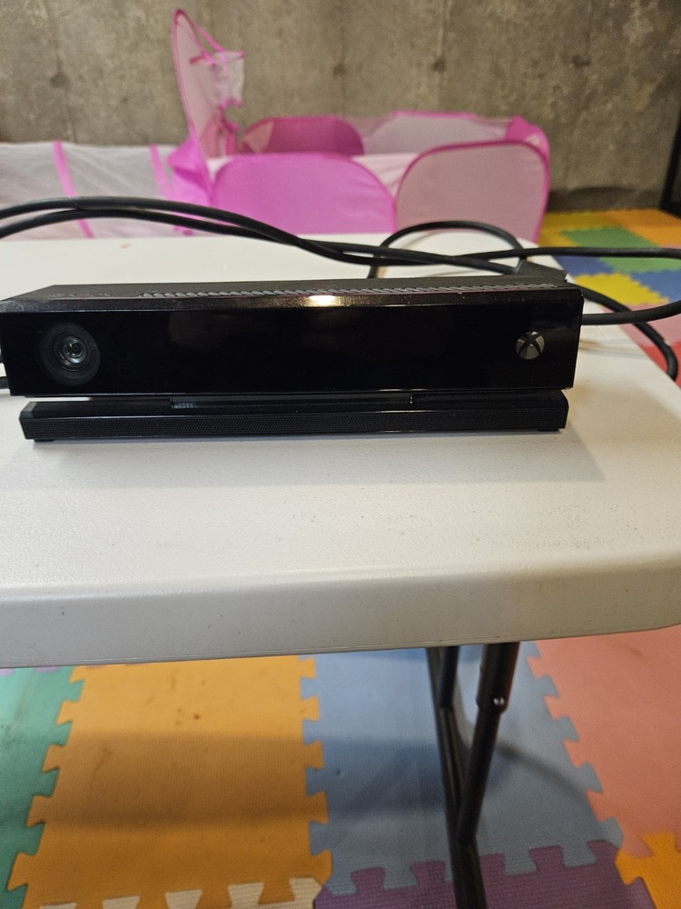 Microsoft Xbox One Kinect Sensor Bar Black Model 1520 Includes Cord