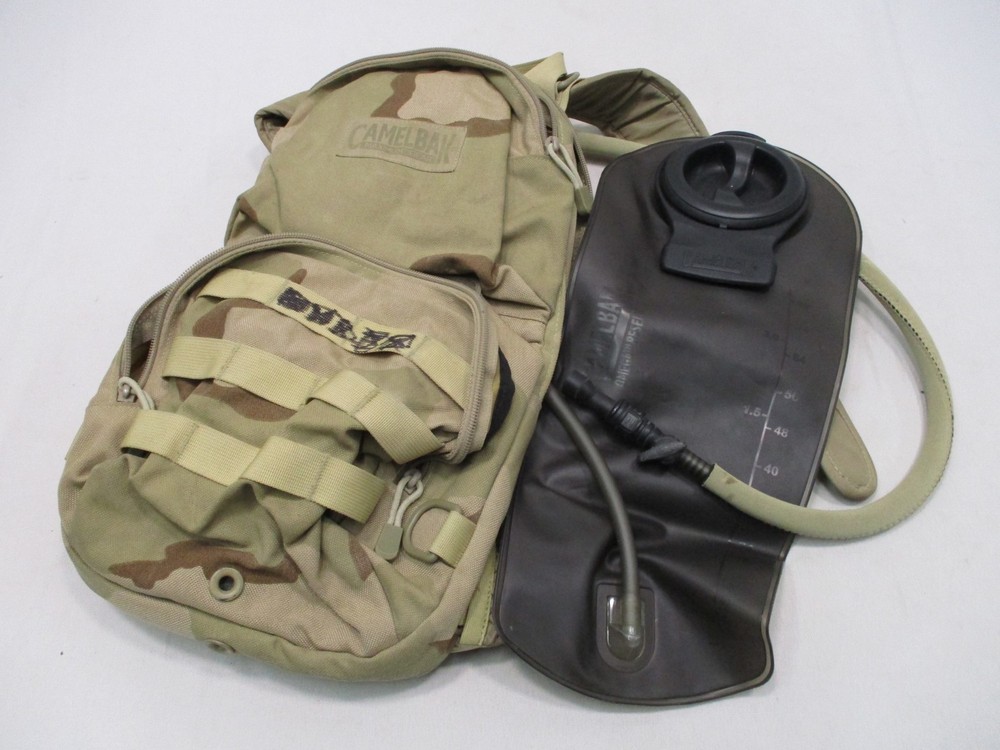 DESERT CAMO CAMELBAK SMALL PACK MULE (w. BLADDER) M.U.L.E. (USED)