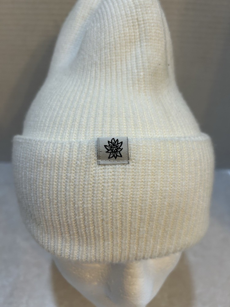 Alpine Snow Core Beanie. NWT. One Size. White