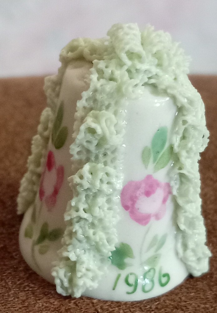 Irish Dresden Thimble 1986