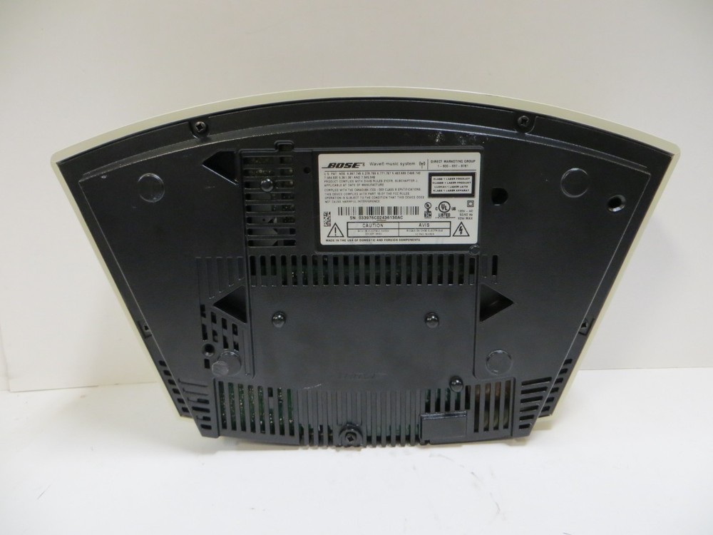 Bose Wave Music System white w/ Remote control work great