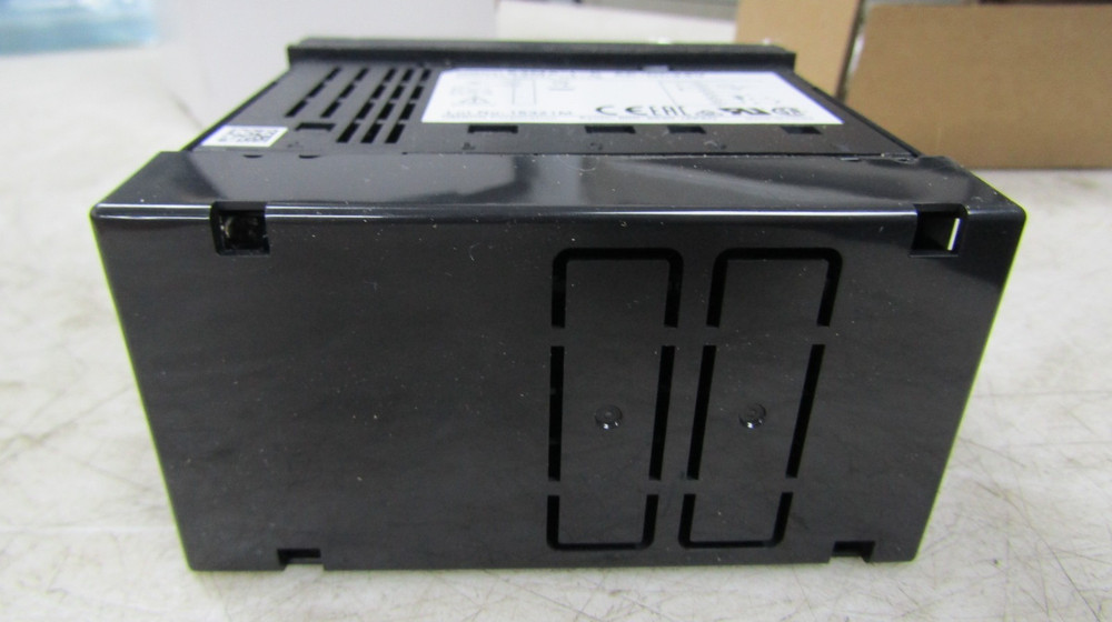 NEW OMRON K3MA-L-C MULTI-RANGE DIGITAL PANEL METER 24VAC/DC W/ MOUNTING BRACKETS