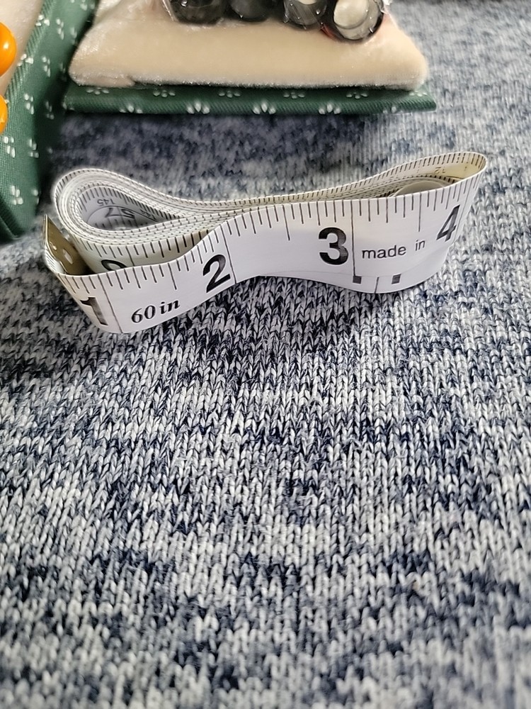 Singer/Foldable Sewing Cube. Pre Owned