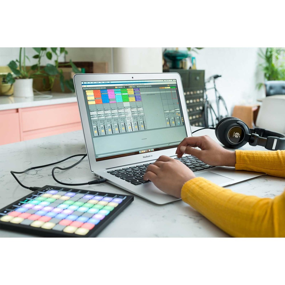 Novation Launchpad Mini MK3 Audio Grid Controller for Ableton Live w Case