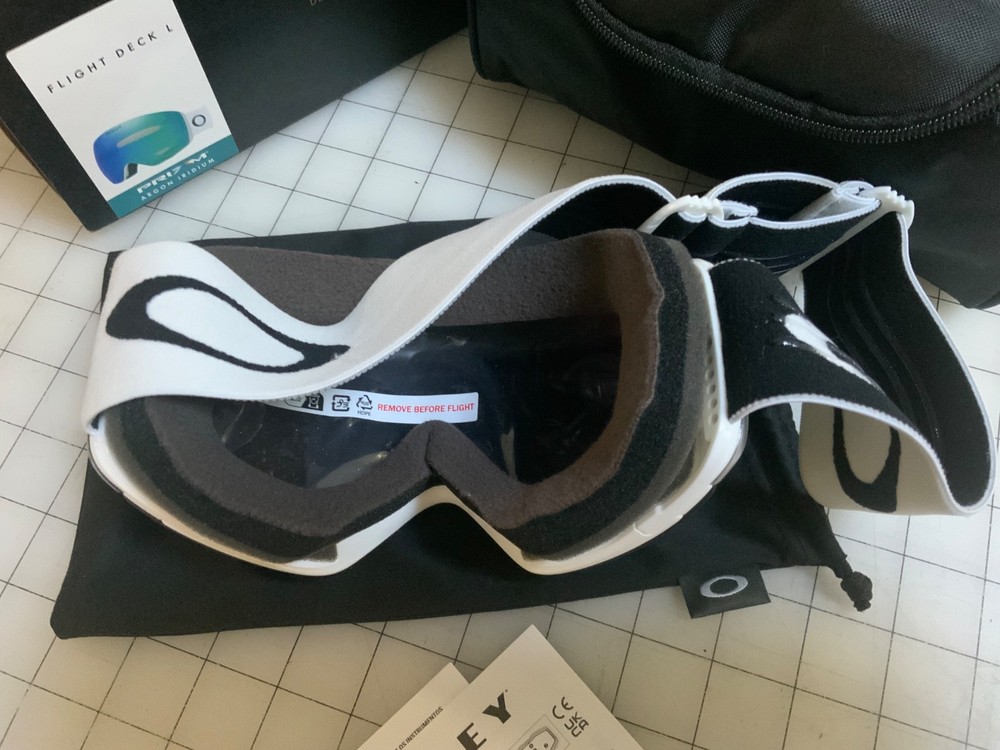 Oakley Flight Deck L Goggles White/Prizm Argon GBL Lense defect