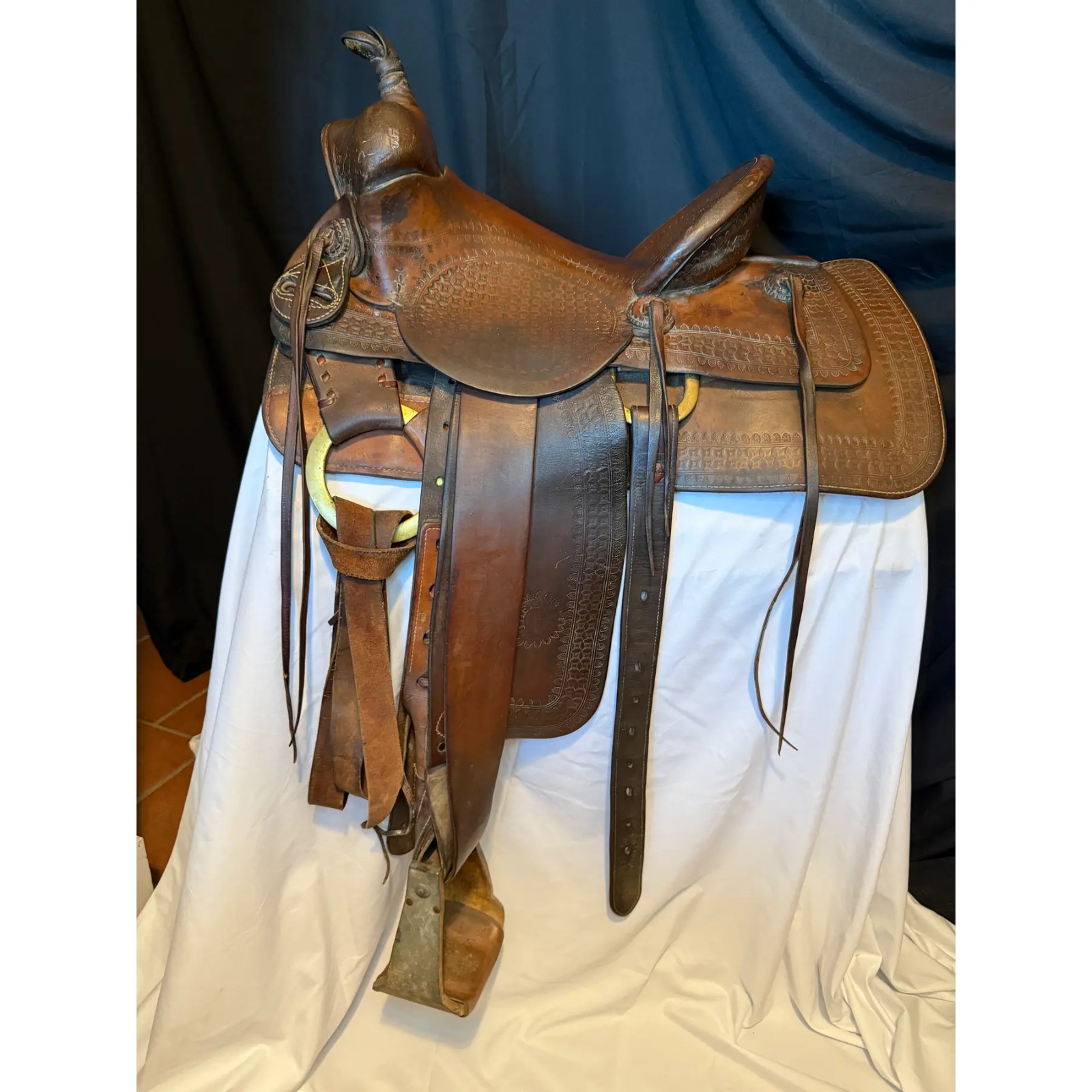 HH Heiser Collectors Saddle Vintage 1920s Dark Oil 14” Seat, Stamps 923/23905