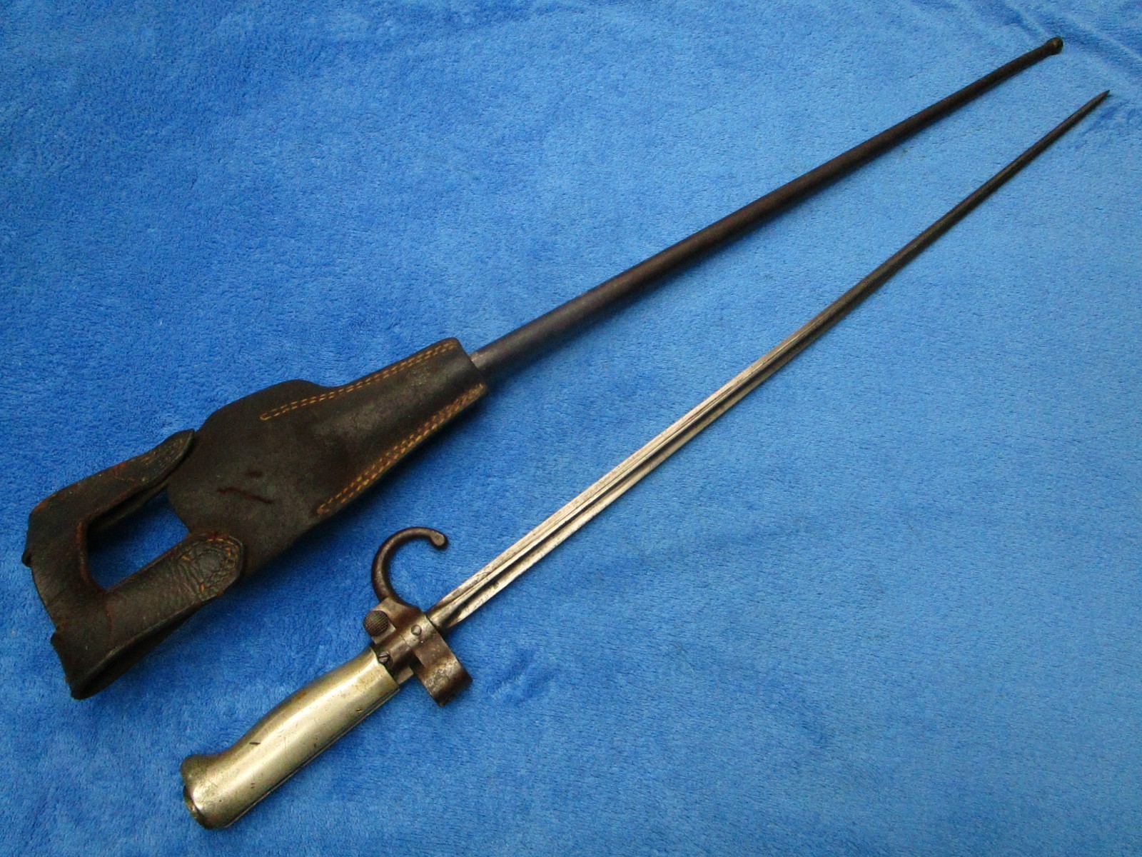 ORIGINAL ANTIQUE M1886 FRENCH LEBEL "ROSALIE" BAYONET AND SCABBARD WITH FROG