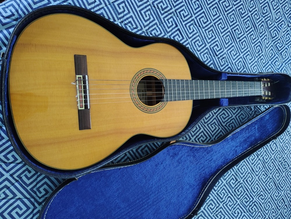 Yamaha CG-151S Classical Guitar w/ Case – Solid Spruce Top – Excellent Condition