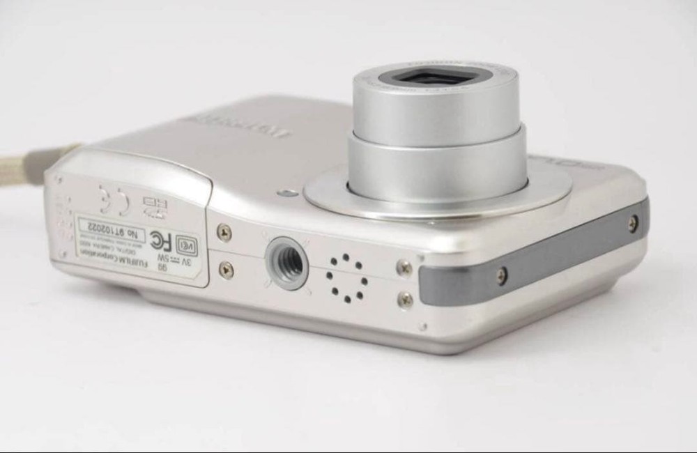 Fujifilm A100 Compact Digital Camera Tested from Japan