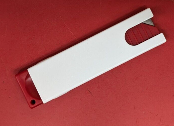 40 PIECES - Auto Retractable Utility Knife Box Cutter