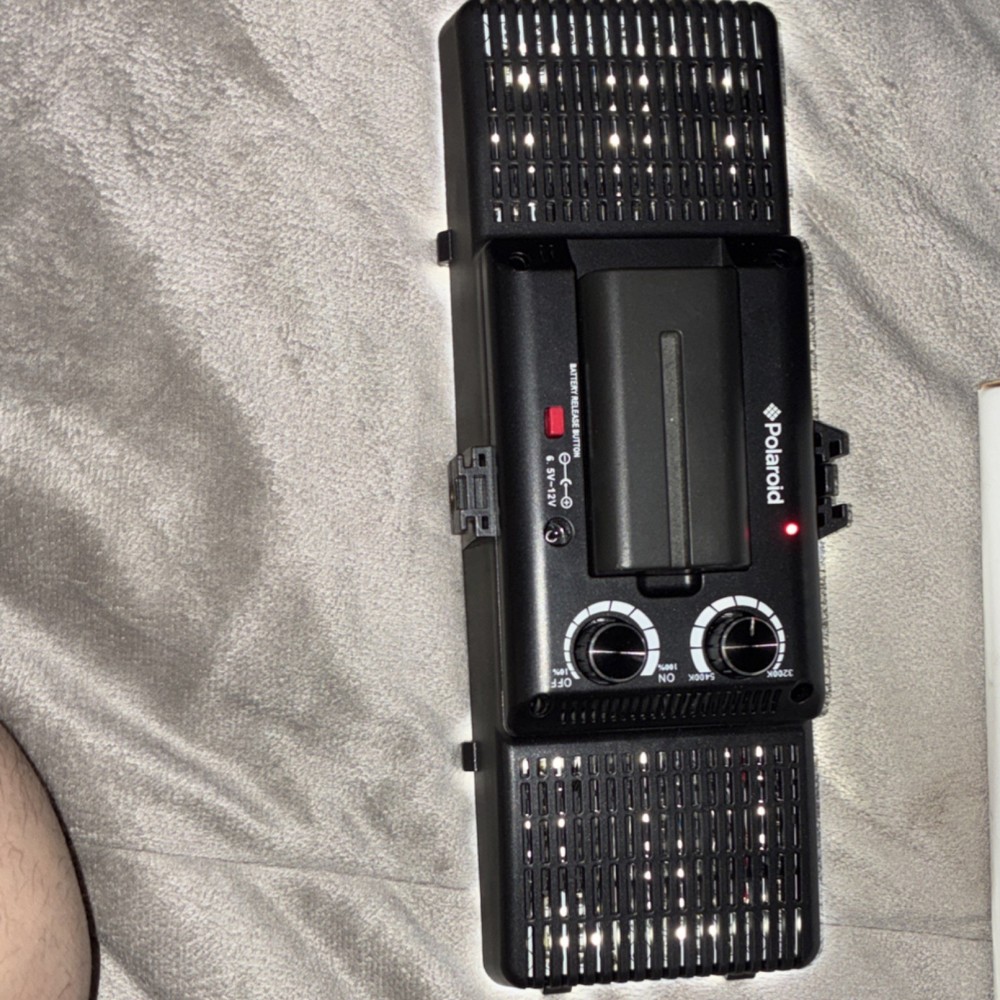 Polaroid PLLED320 320 Dimmable Vari-Temp Super Bright LED Light w/ Case