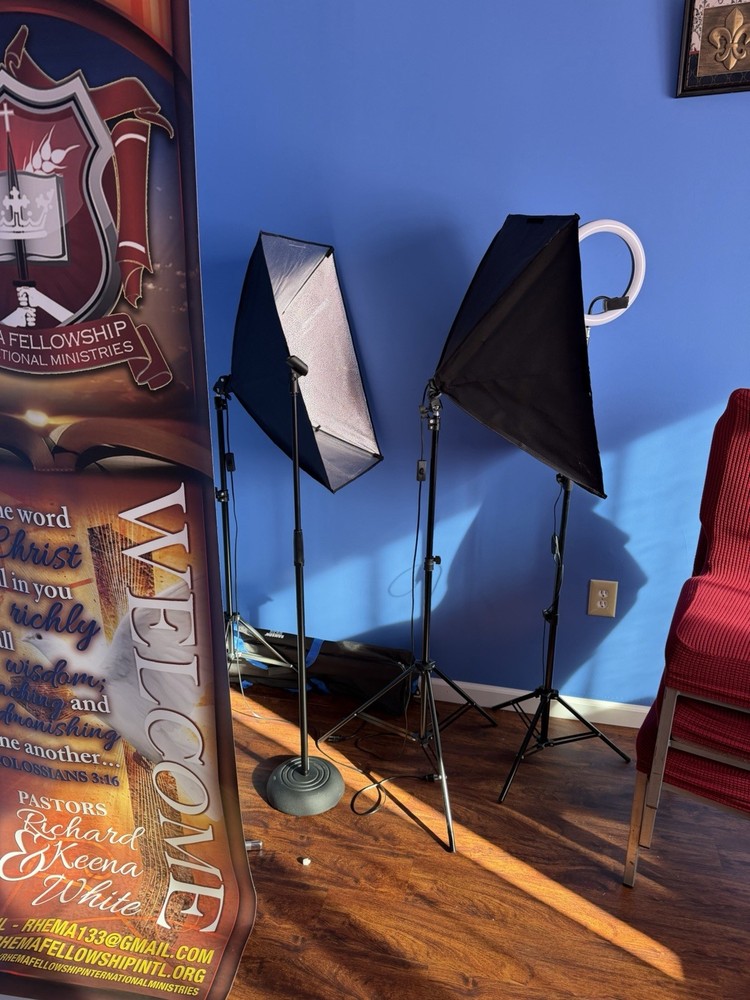 Softbox Lighting Kit with Adjustable Stand, 22 in Square/Rectangle, Black