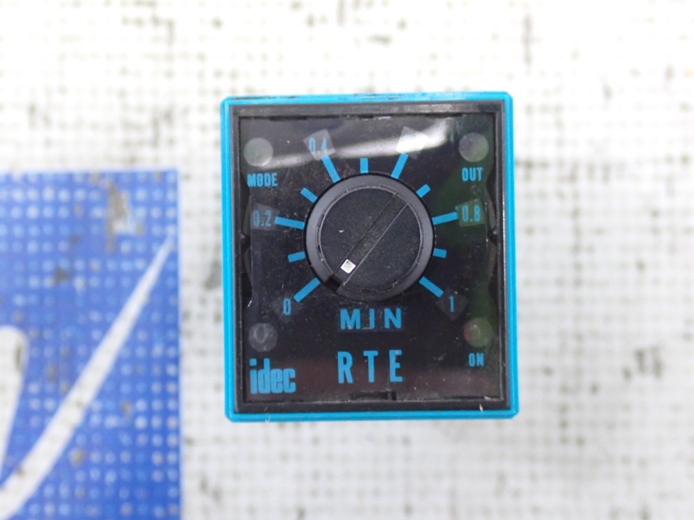 IDEC RTE-B12 Electronic Timer 120 VAC 11 Pin