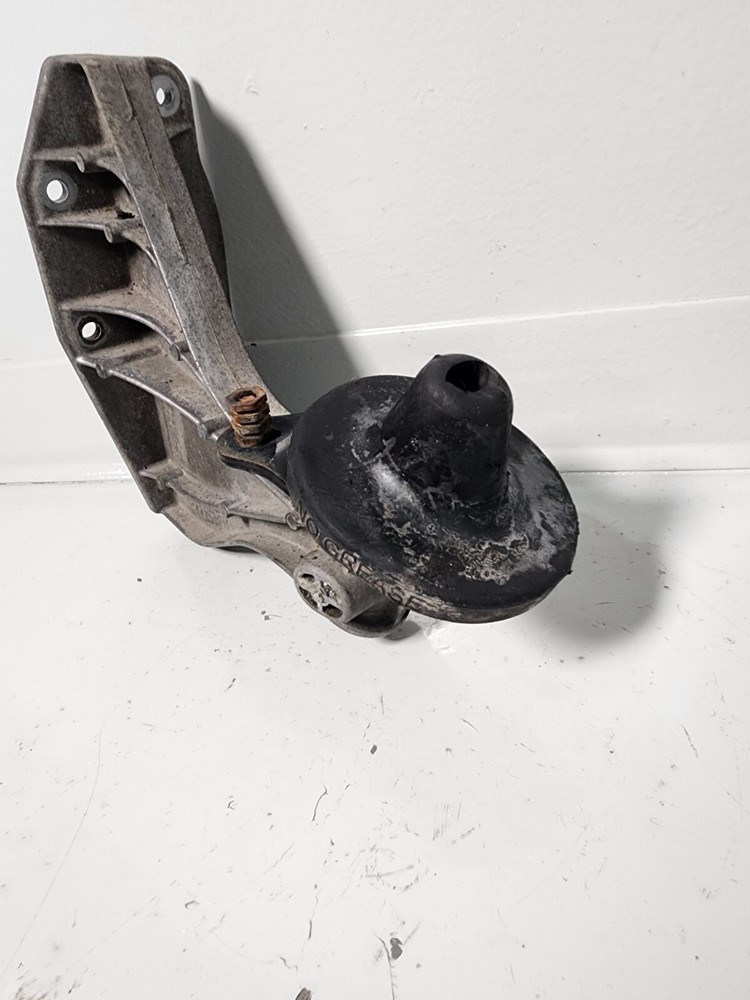 2017 Freightliner Cascadia RH Hood Rest