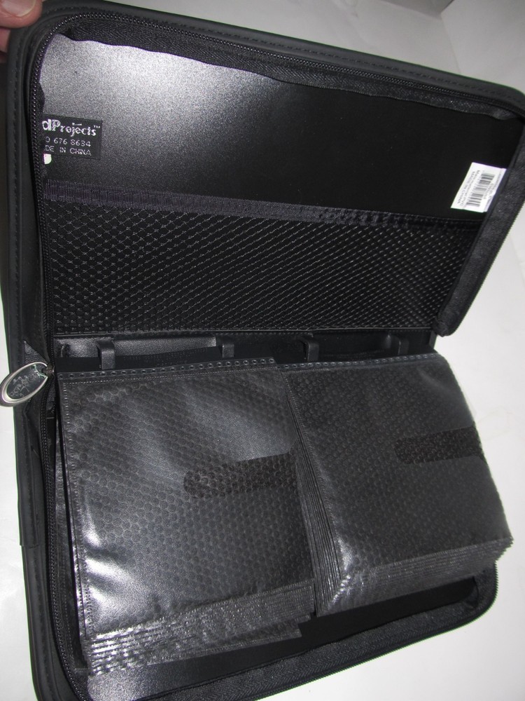 CD Projects Zippered 56-Disc CD Case Black & Blue Zipper Storage Case (WSS2)