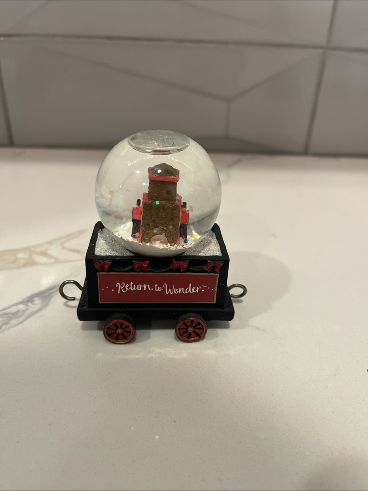 F.A.O SCHWARZ 4- piece Train Snow Globe Set