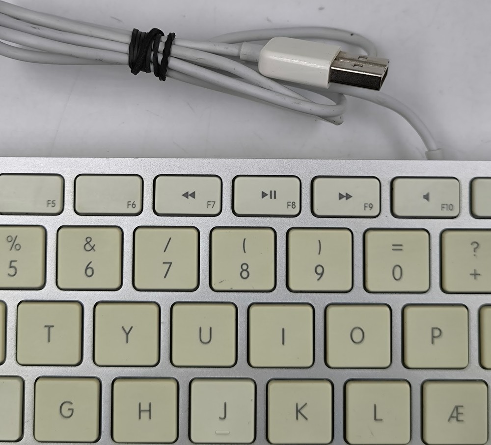 Apple A1243 Keyboard - Working