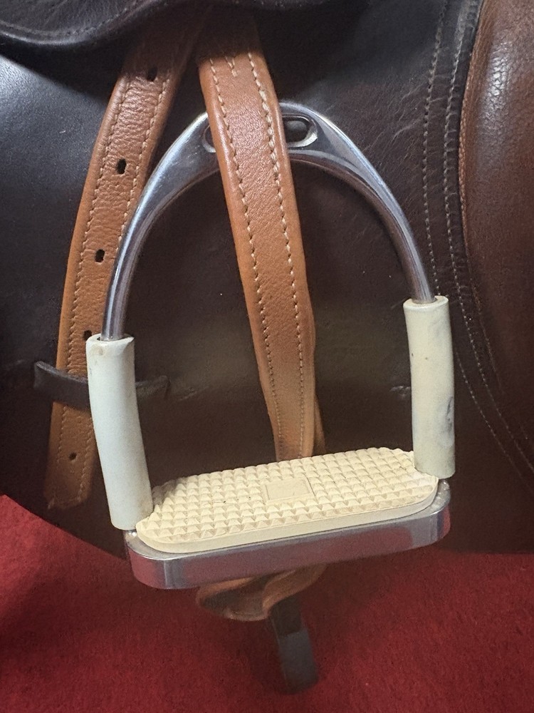 Close Contact Jumping Saddle 18” MW